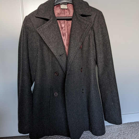Le chateau, button up, Wool Coat, in size medium, dark grey black color. - Picture 2 of 5